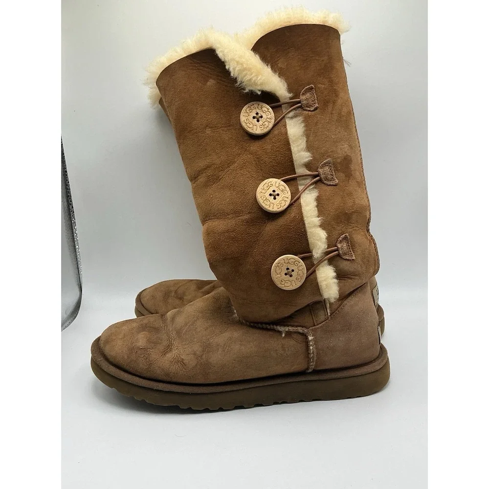 UGG #1873 Bailey Button Triplet Tall Sheepskin Boot Women's Size US 9 Chestnut